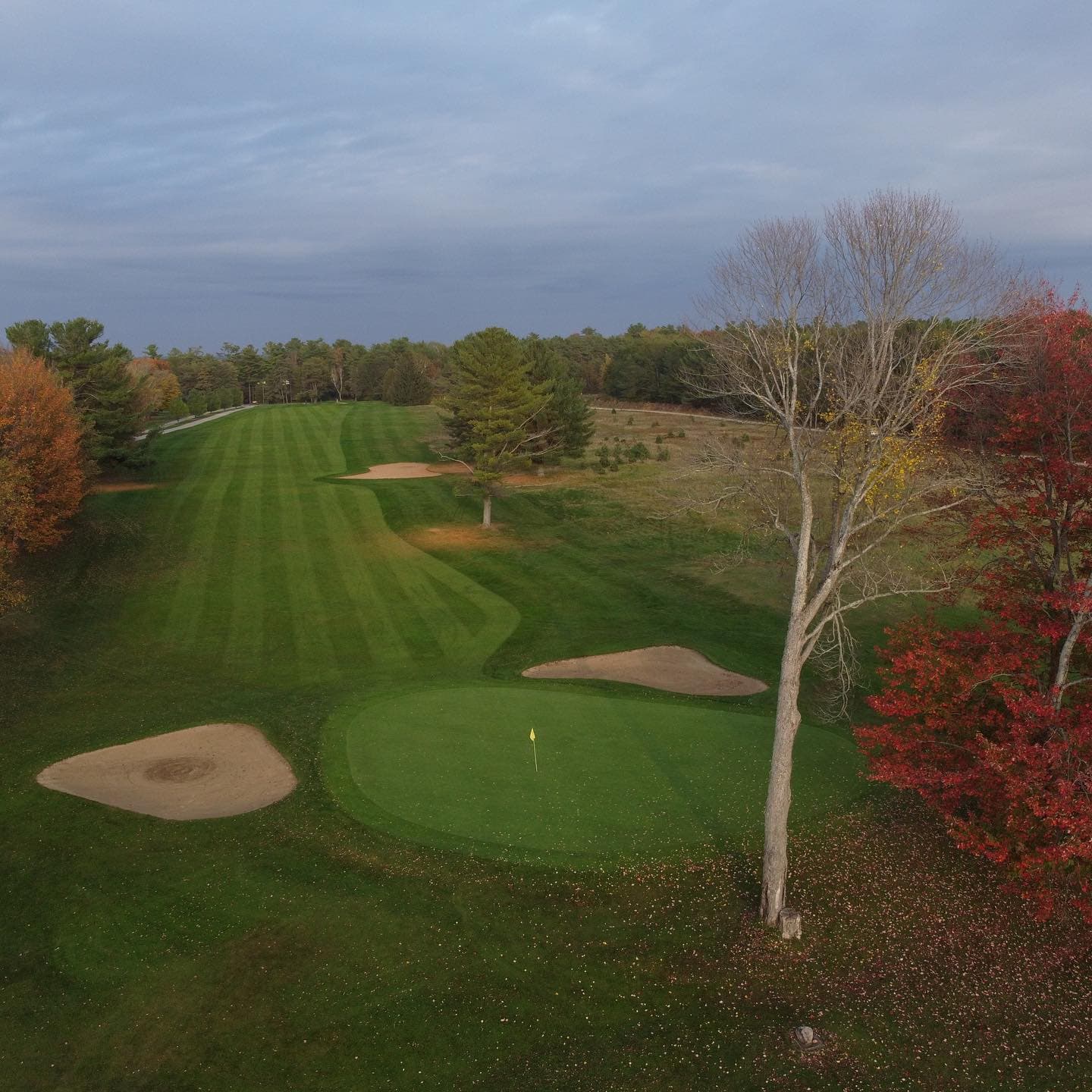 Originally beside the fairway bunker, 9 north green underwent a big move in 1968—125 yards back to its current spot. Kudos to architect Robbie Robinson for the new green, which was built as part of the south course construction. Pre-1968, it played as a 365-yard par 4 with a small square green. This hole was actually our opening hole for the first two years while the clubhouse was being built in the early 1950s. The original clubhouse was a small log cabin beside the yellow tees on 9. #LSGHistory #PlayTheLake