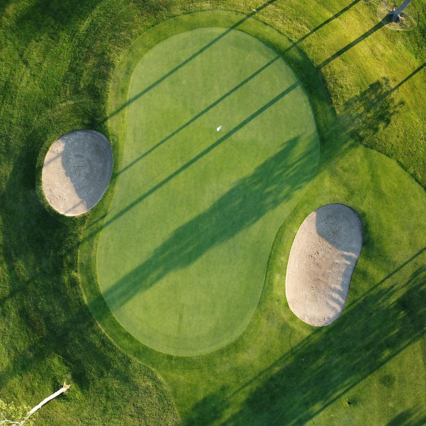The smallest green on the course and one of the most difficult💀#PlayTheLake