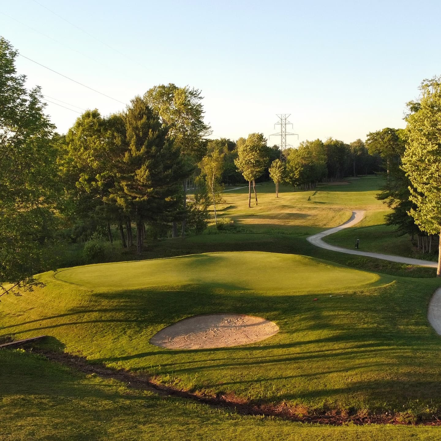 After three weeks of Men’s Night, 2 west is playing as the easiest par 3 on the course. A left pin will be coming soon 👀

“It’s only 100 yards” ☠️