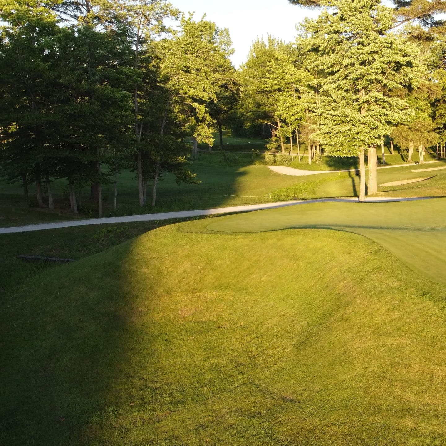 After three weeks of Men’s Night, 2 west is playing as the easiest par 3 on the course. A left pin will be coming soon 👀

“It’s only 100 yards” ☠️