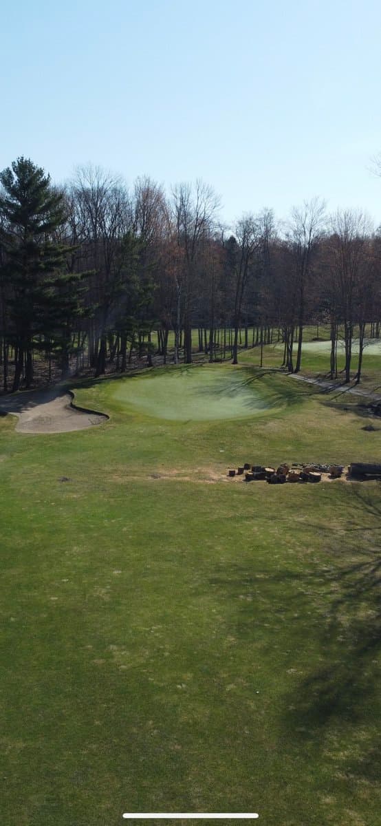 The approach to 6 west looks a little different this year 🌲🪚 https://t.co/nple679DuW