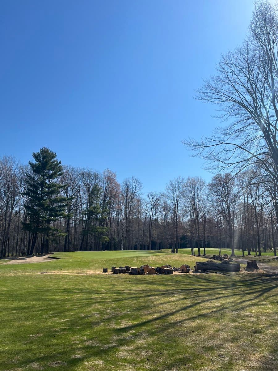 The approach to 6 west looks a little different this year 🌲🪚 https://t.co/nple679DuW