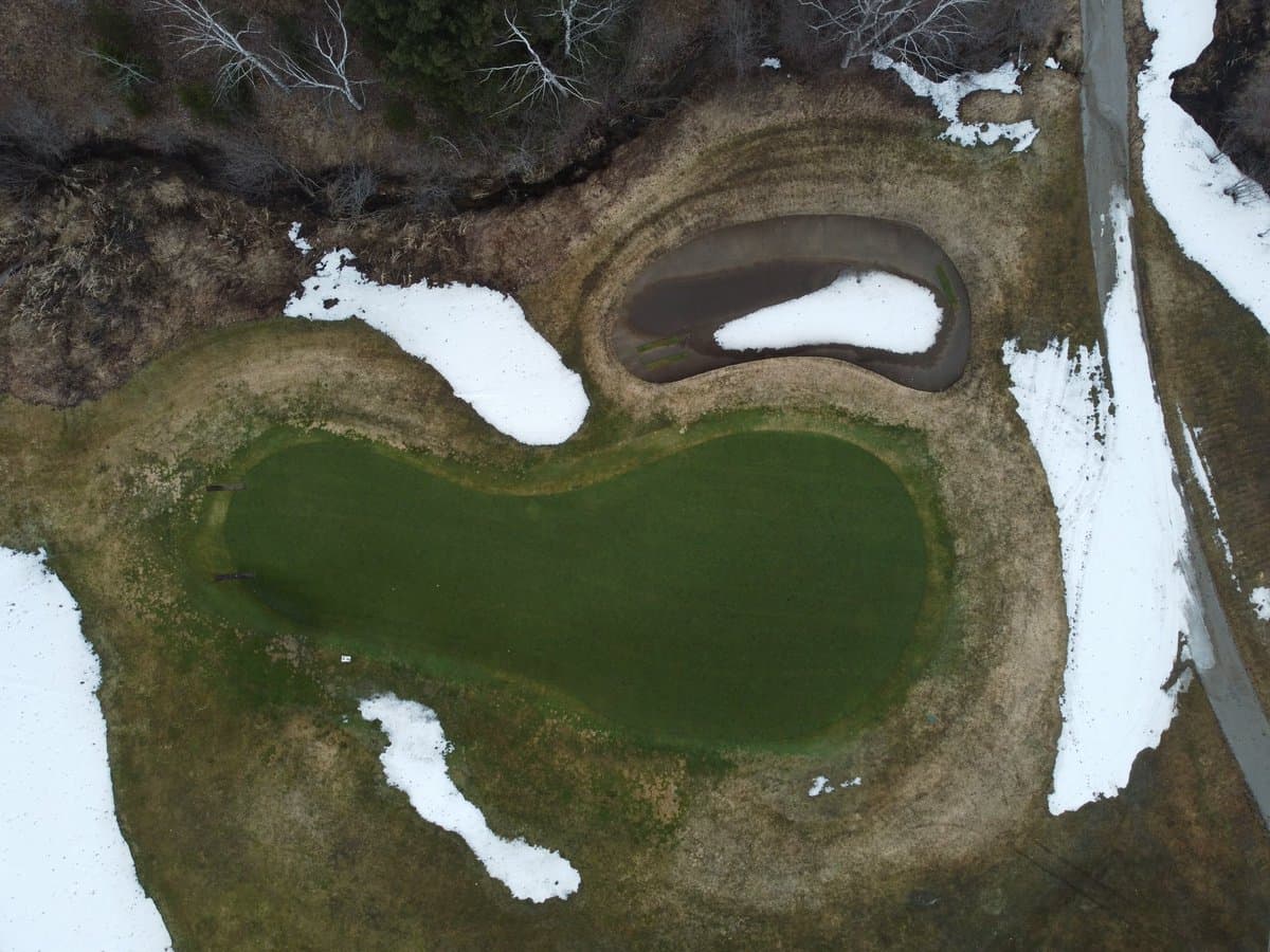 A few pictures of the greens from today.. snow is almost gone 👍 https://t.co/qvUsQtwTNR https://t.co/WiX1QGfpnL