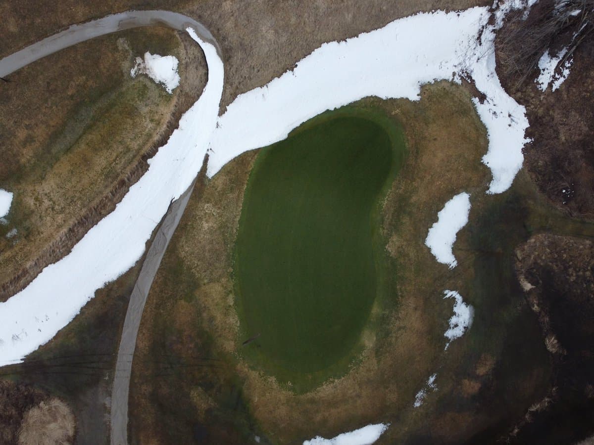 A few pictures of the greens from today.. snow is almost gone 👍 https://t.co/qvUsQtwTNR https://t.co/WiX1QGfpnL