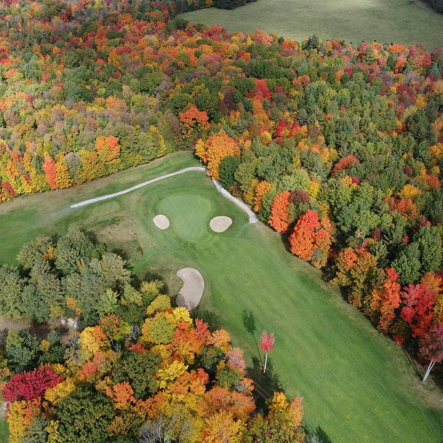 The colours are fully out for thanksgiving weekend 👌 #FallGolf
