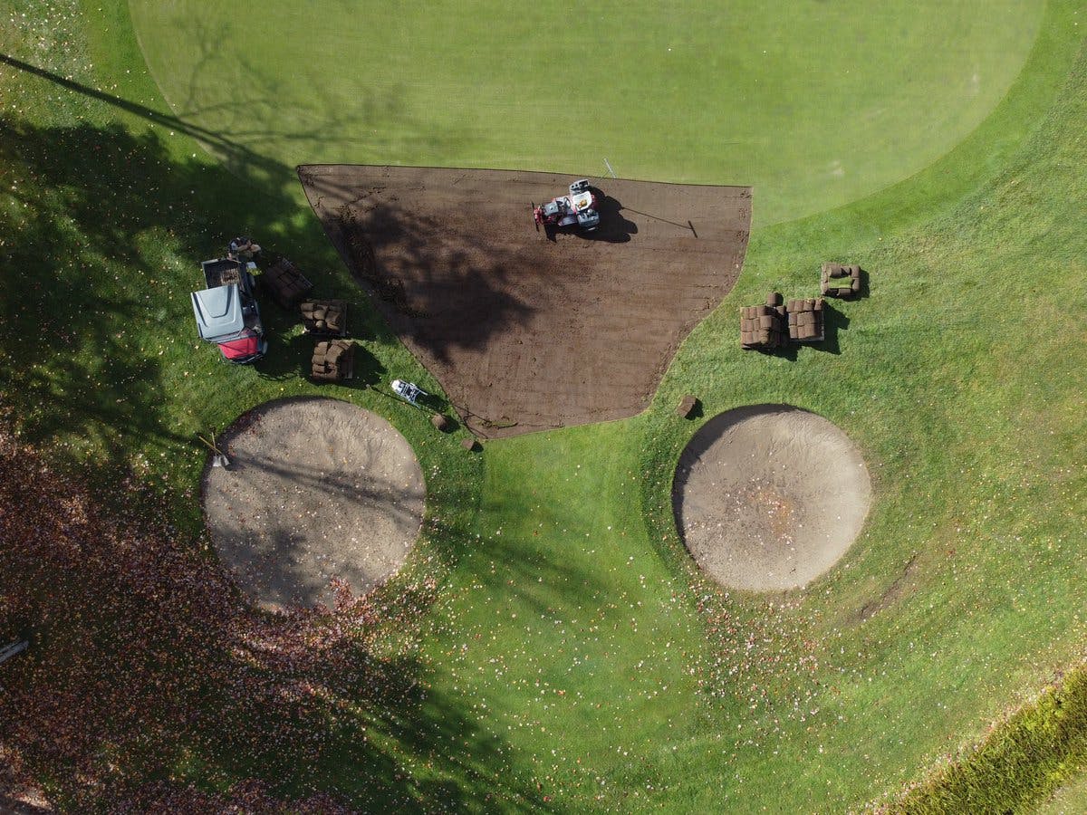 Fall maintenance projects are in full swing! Working on some drainage and green expansion on 1 west today 🔥 https://t.co/Nfo1ahIMlS